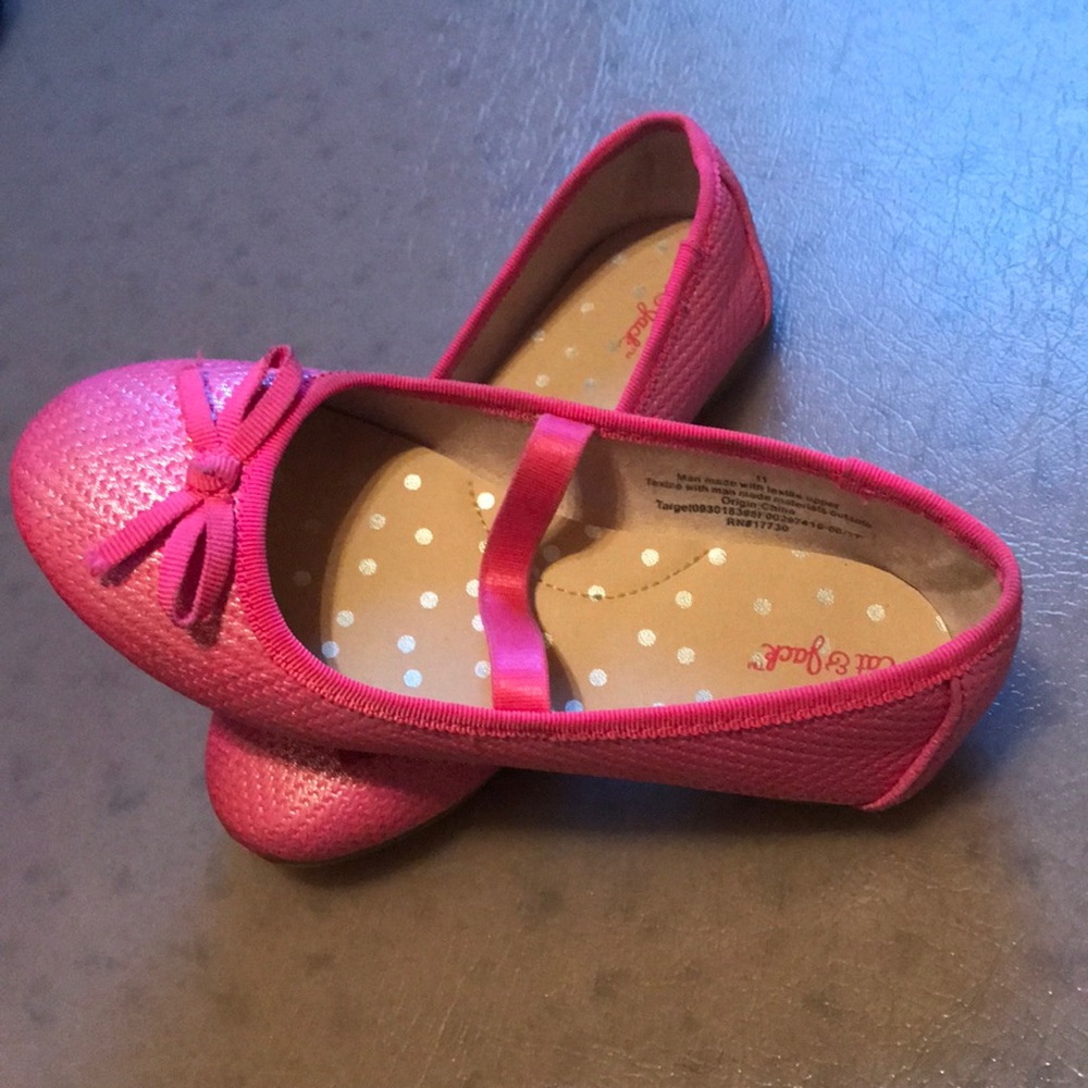 Girls pink flat shoe, size 11